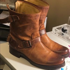 Boots FRYE "Veronica Back Zip Short Boot"